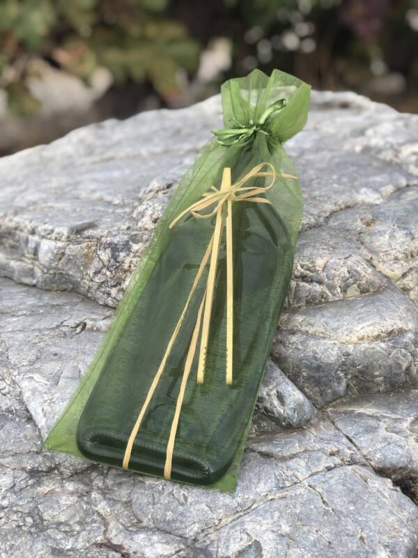 Cheeseboard gift set made from wine bottle